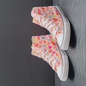 Converse High Top Brand new size junior 6=size women's 8.0.